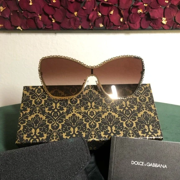 ✨ Dolce & Gabbana Sunglasses - Picture 4 of 5
